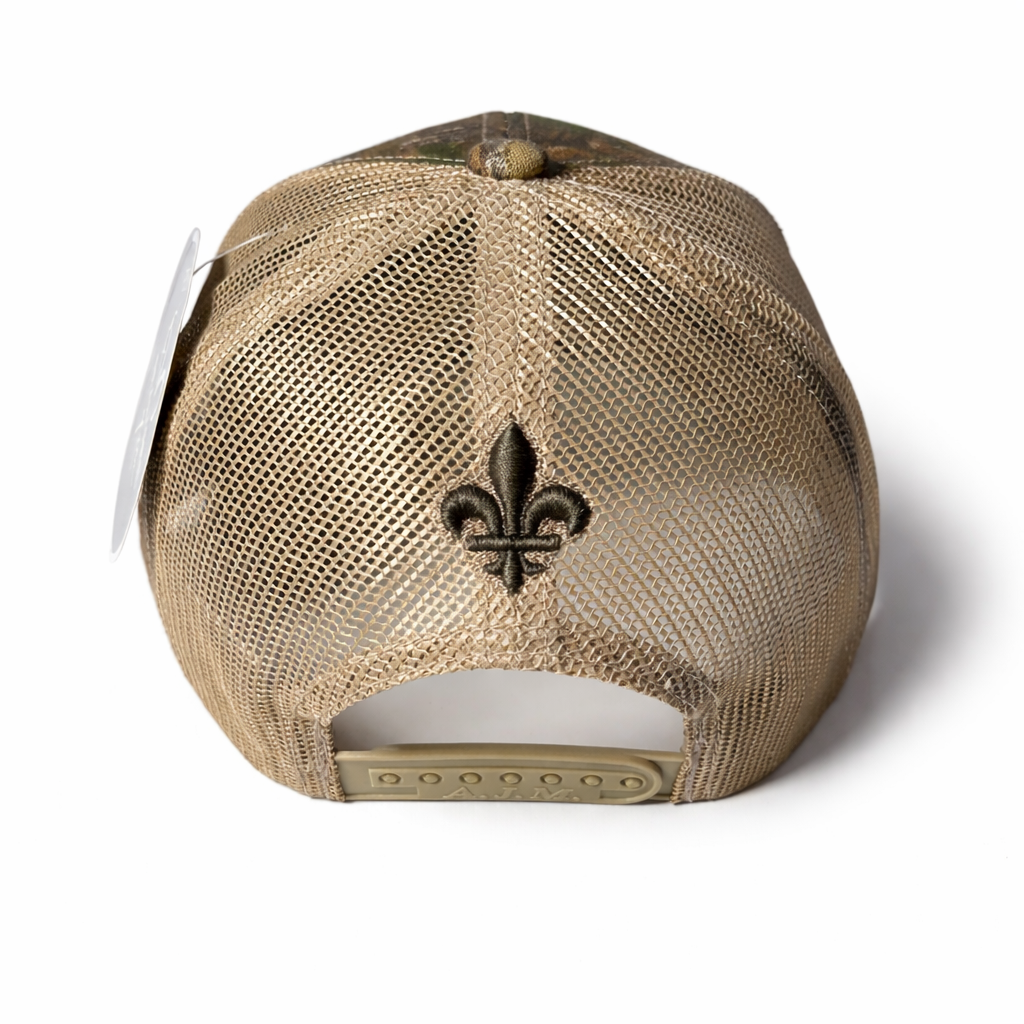 Arrière de casquette trucker en filet avec fleur de lys brodée